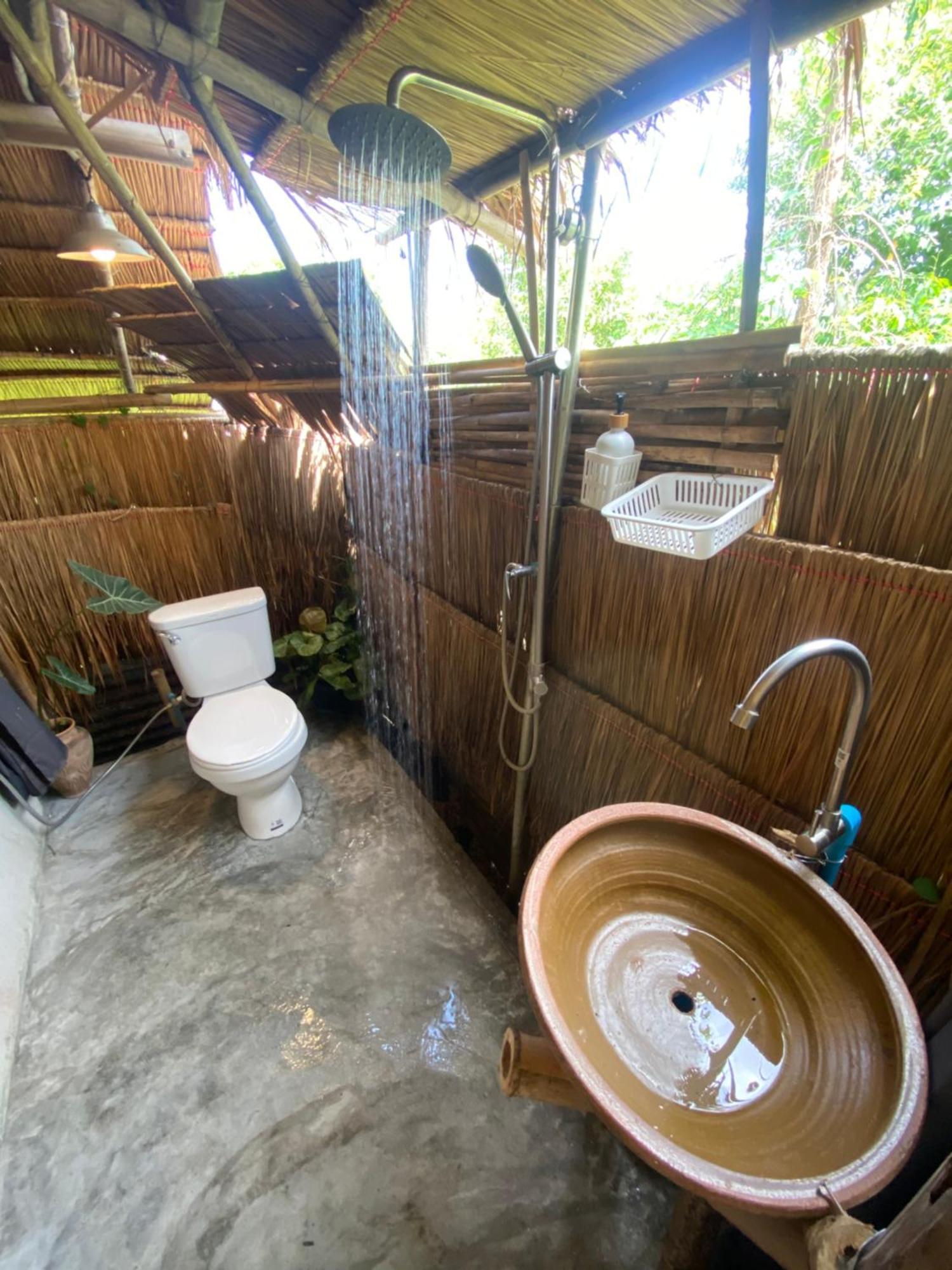 Hotel Royal Mountain Hut Ratchaburi Exterior foto
