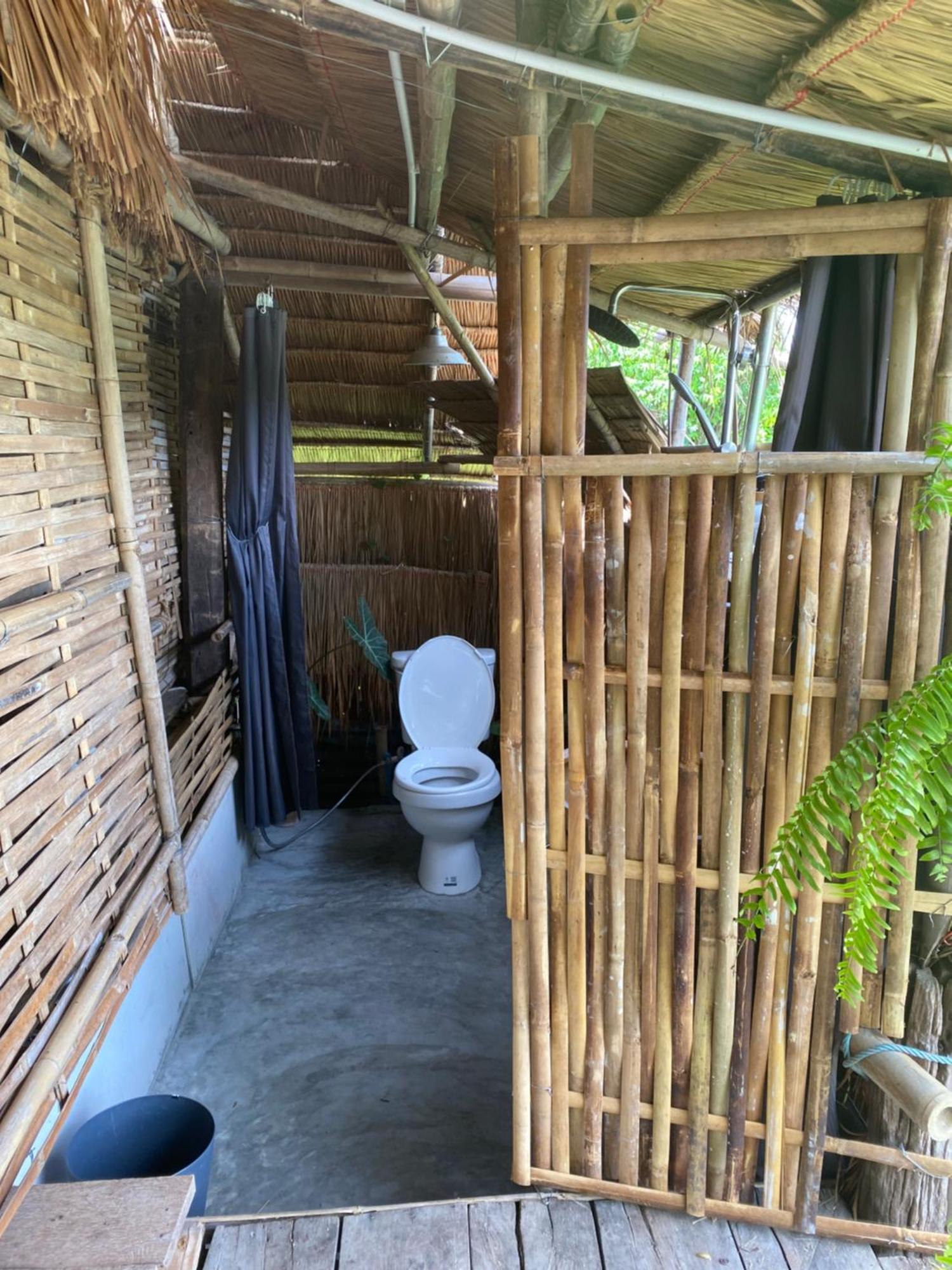 Hotel Royal Mountain Hut Ratchaburi Exterior foto